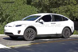 Tesla Model X - Foto spia 25-03-2015 - 3