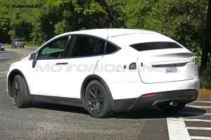 Tesla Model X - Foto spia 25-03-2015 - 6