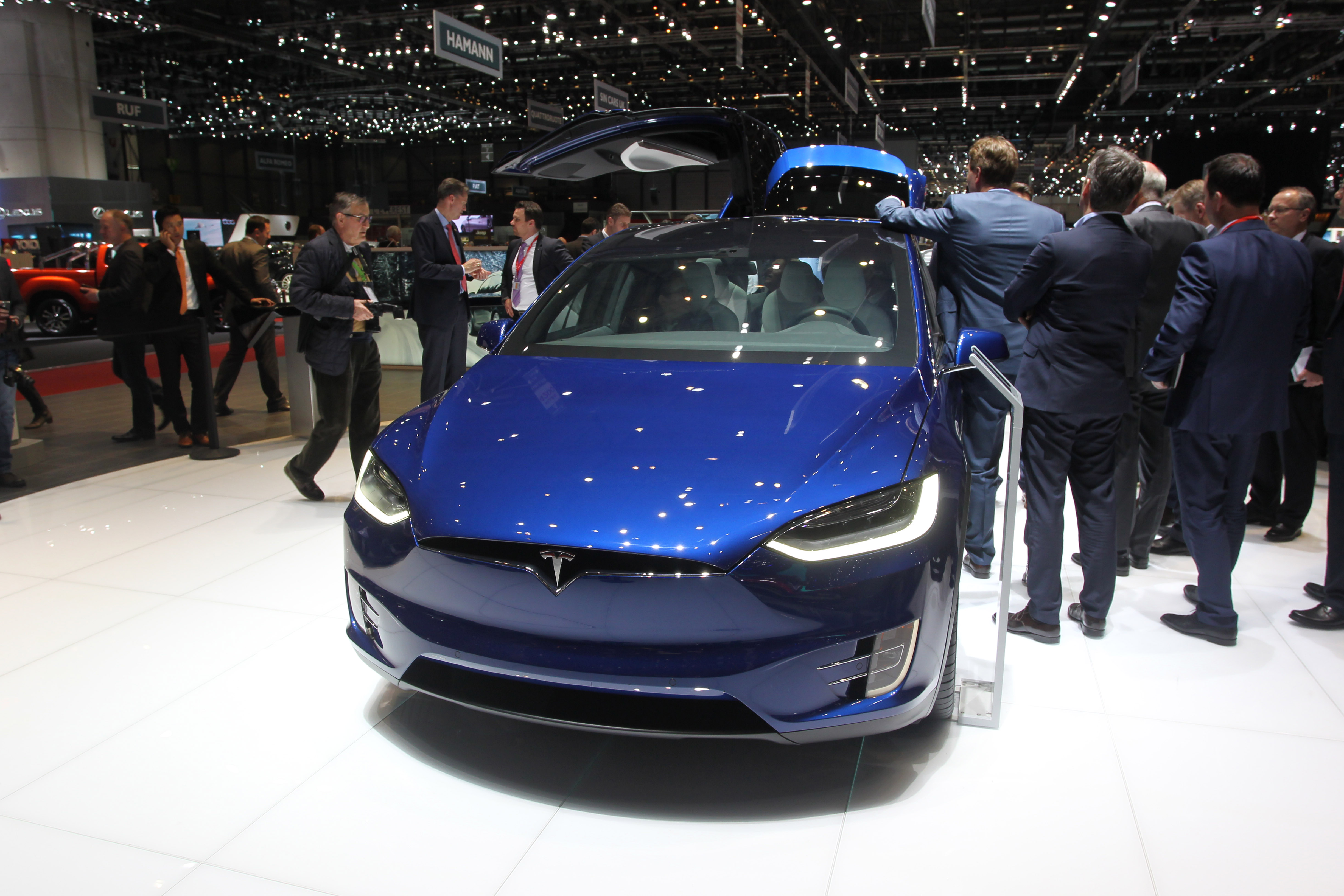 Tesla Model X - Salone di Ginevra 2016