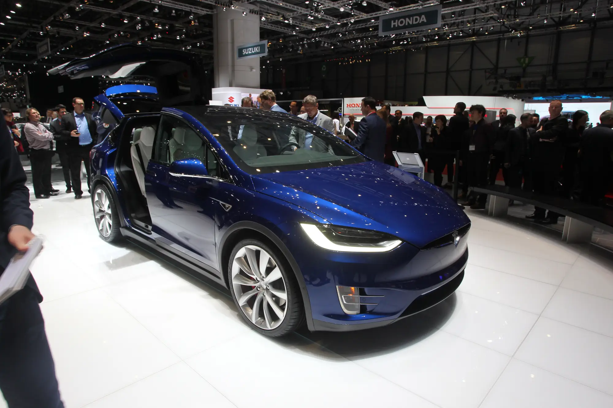 Tesla Model X - Salone di Ginevra 2016 - 3
