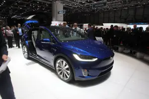 Tesla Model X - Salone di Ginevra 2016