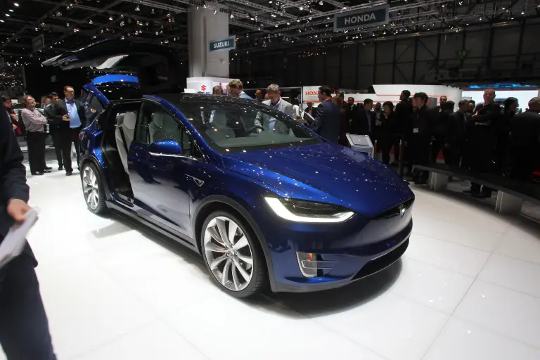 Tesla Model X - Salone di Ginevra 2016 - 3