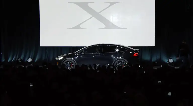 Tesla Model X - 4