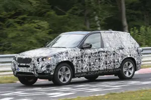 Test della nuova BMW X3 sul Nurburgring