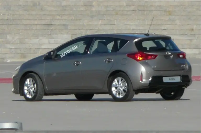 Toyota Auris 2013 immagini - 2