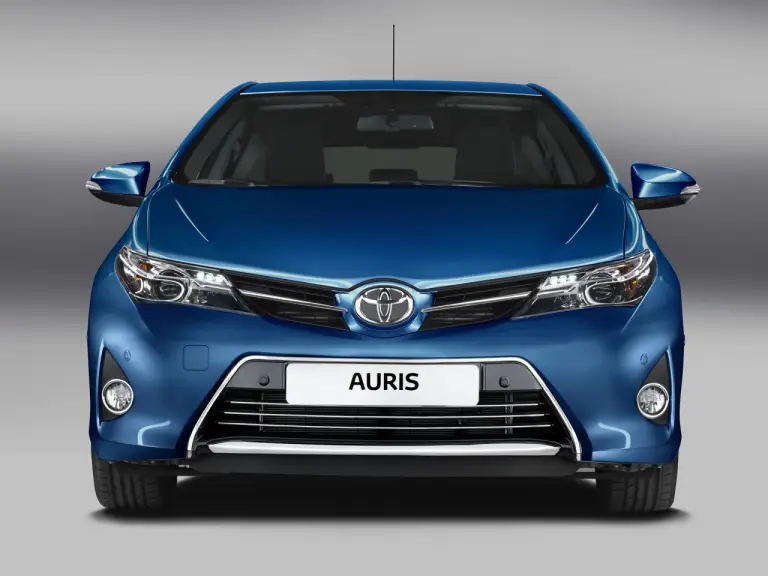 Toyota Auris 2013 nuove foto - 4
