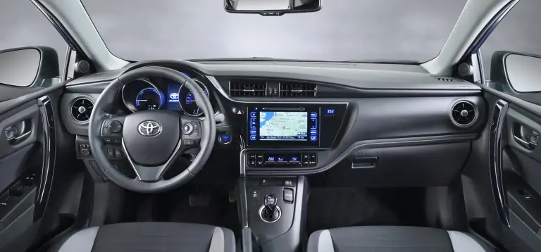 Toyota Auris 2015 - 2