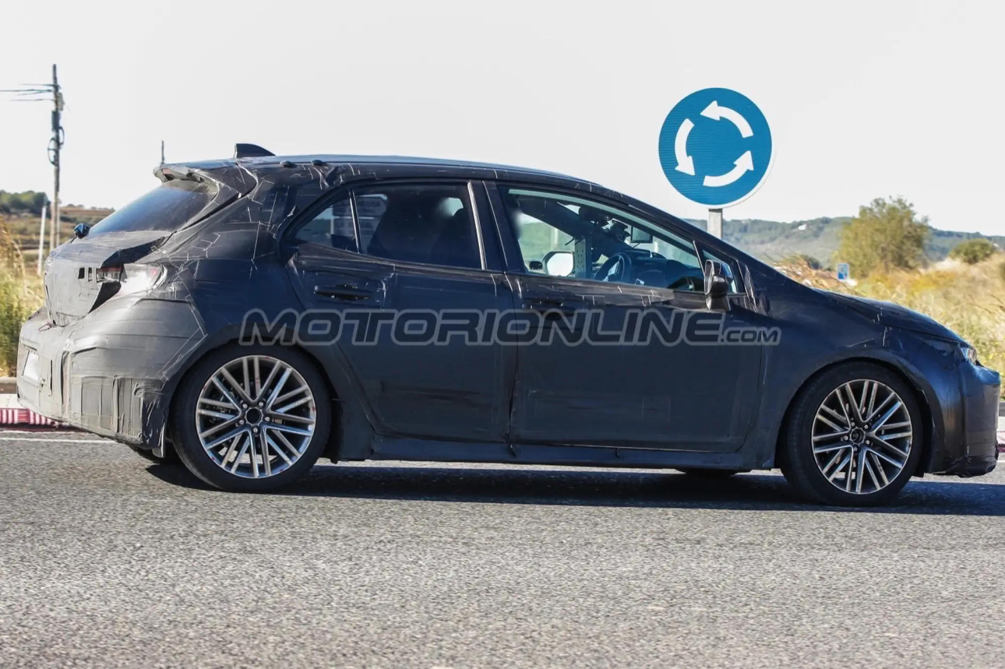 Toyota Auris 2018 - Foto spia 18-12-2017 - 9