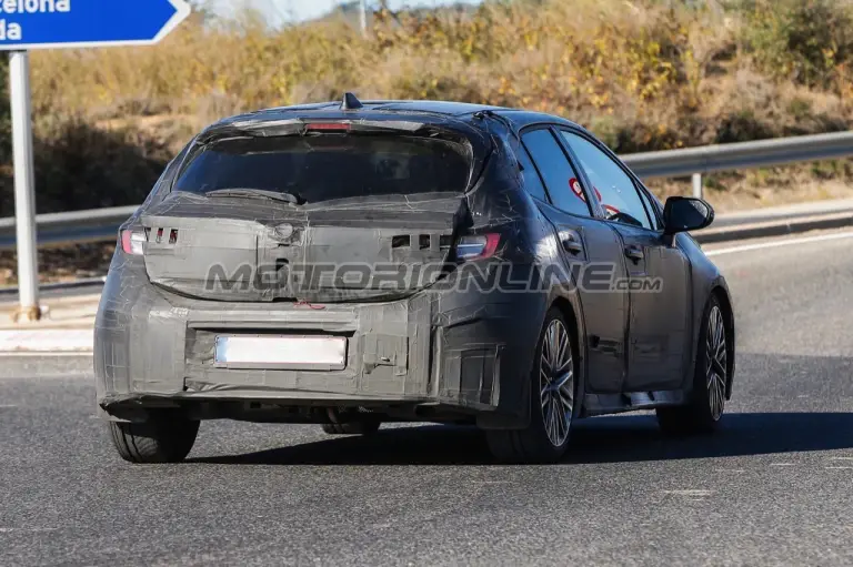 Toyota Auris 2018 - Foto spia 18-12-2017 - 13