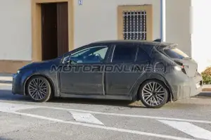 Toyota Auris 2018 - Foto spia 18-12-2017