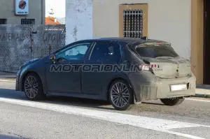 Toyota Auris 2018 - Foto spia 18-12-2017