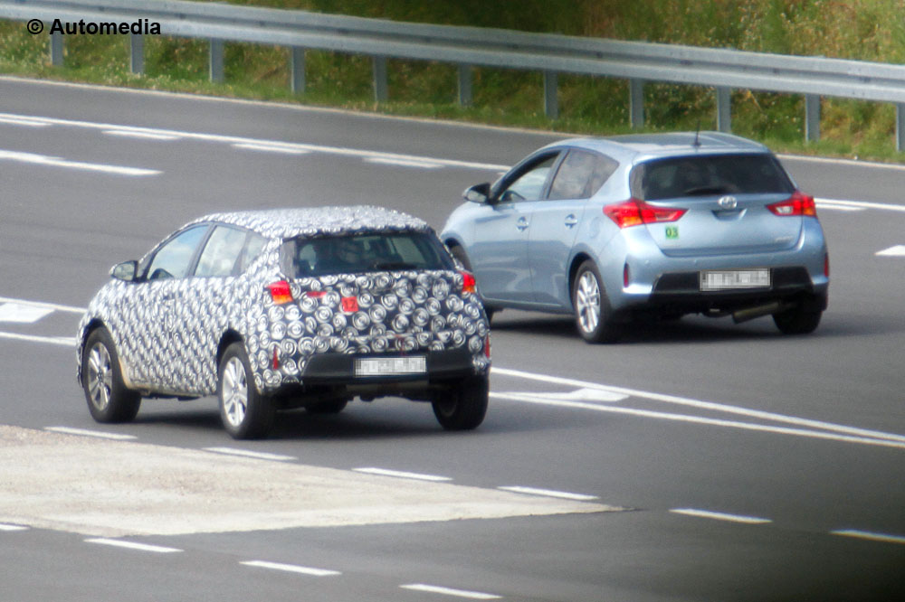 Toyota Auris crossover - Foto spia 02-07-2014