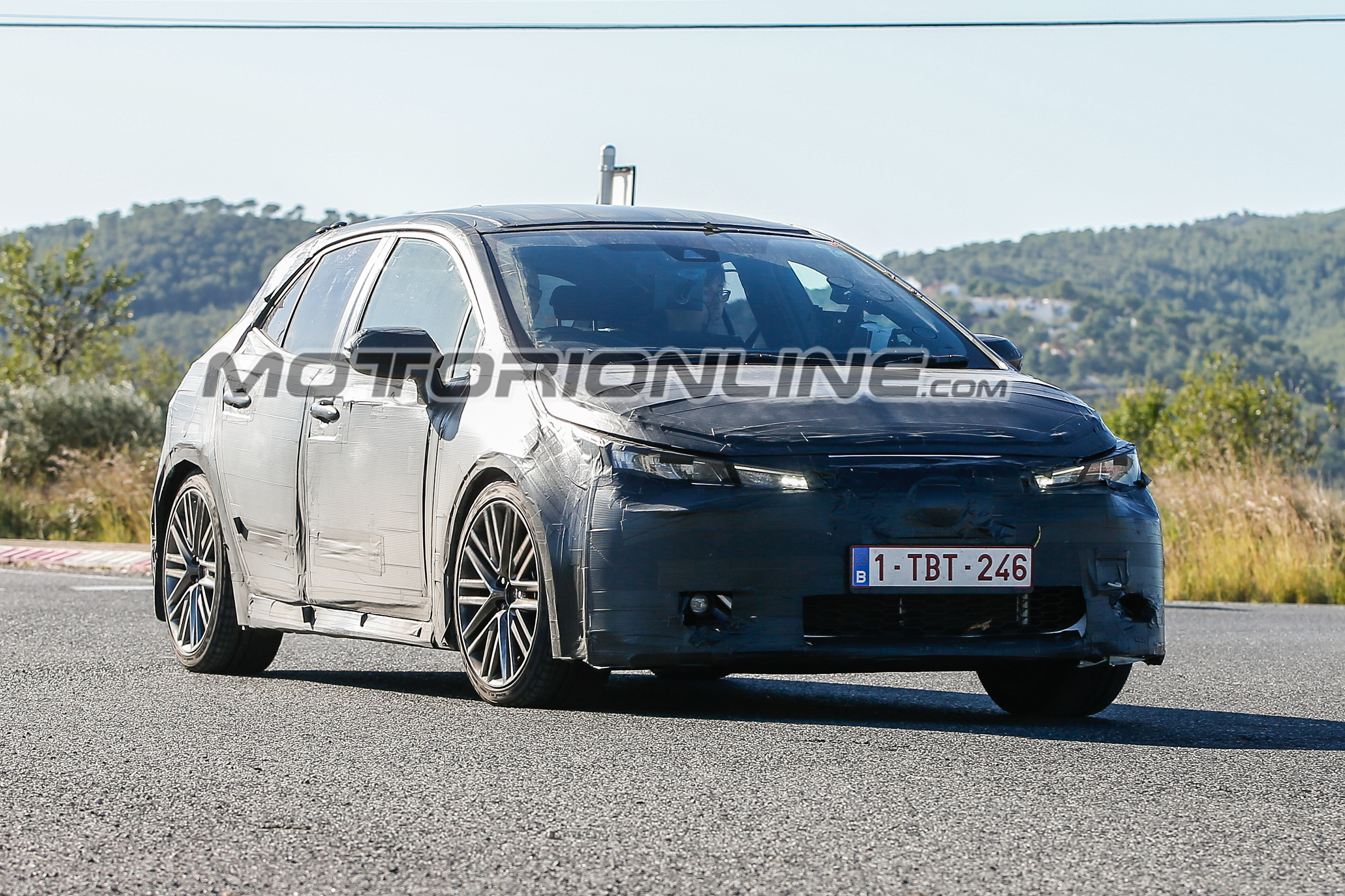 Toyota Auris foto spia 13 dicembre 2017