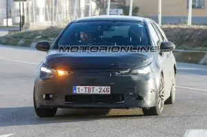 Toyota Auris foto spia 13 dicembre 2017 - 8