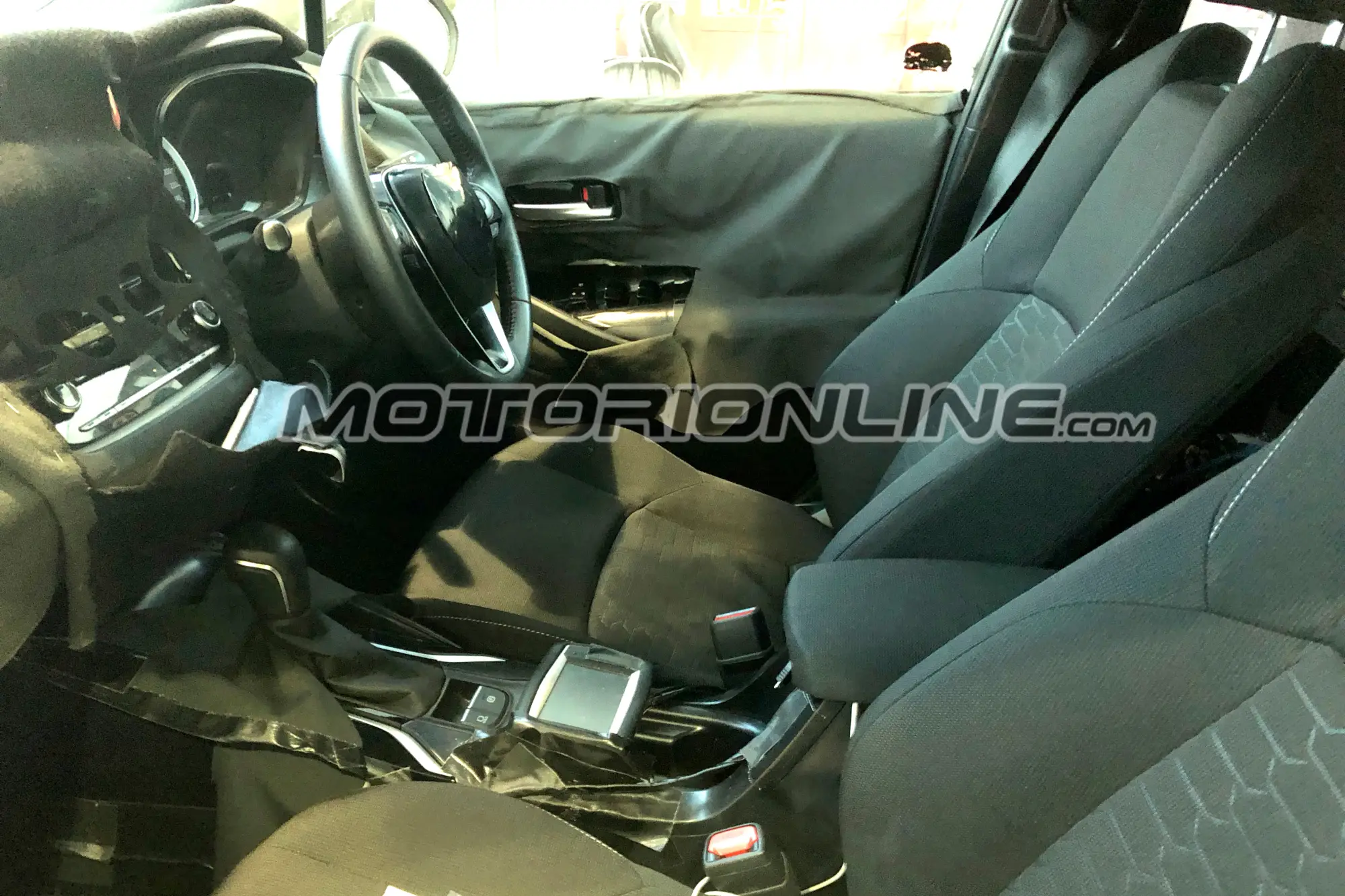 Toyota Auris foto spia 15 gennaio 2018 - 11