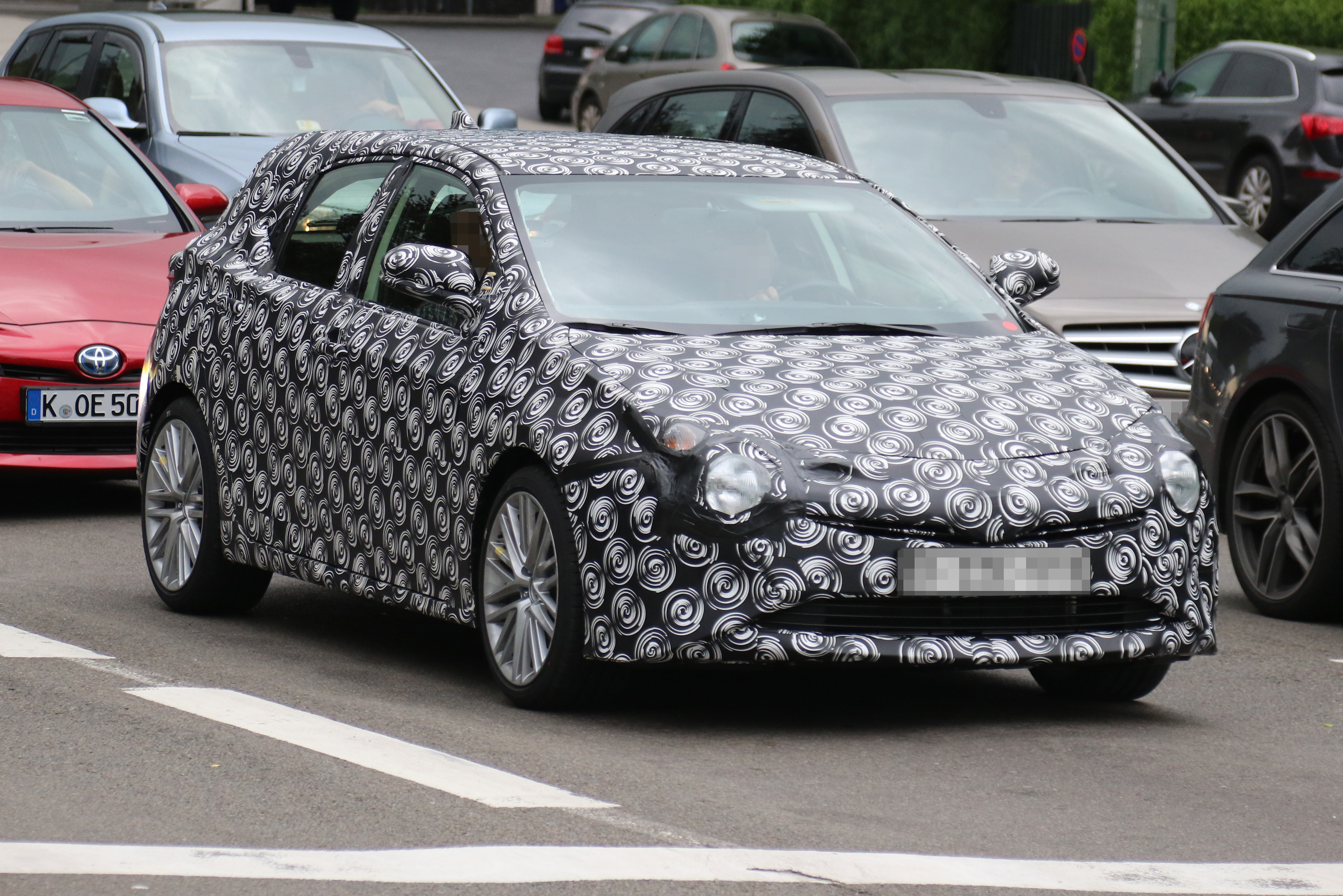 Toyota Auris: foto spia 29 giugno 2016