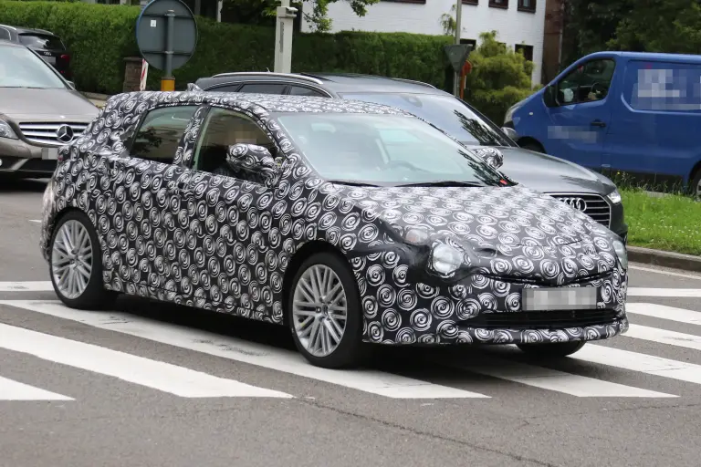 Toyota Auris: foto spia 29 giugno 2016 - 2