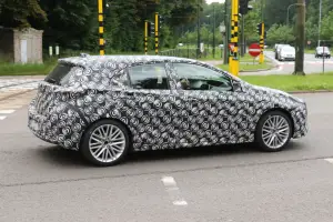 Toyota Auris: foto spia 29 giugno 2016