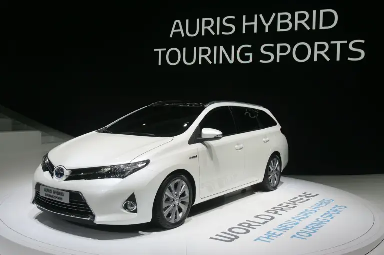 Toyota Auris Hybrid Touring Sports - Salone di Parigi 2012 - 1