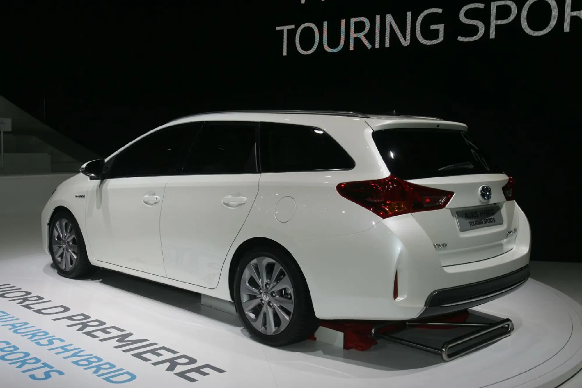 Toyota Auris Hybrid Touring Sports - Salone di Parigi 2012 - 5