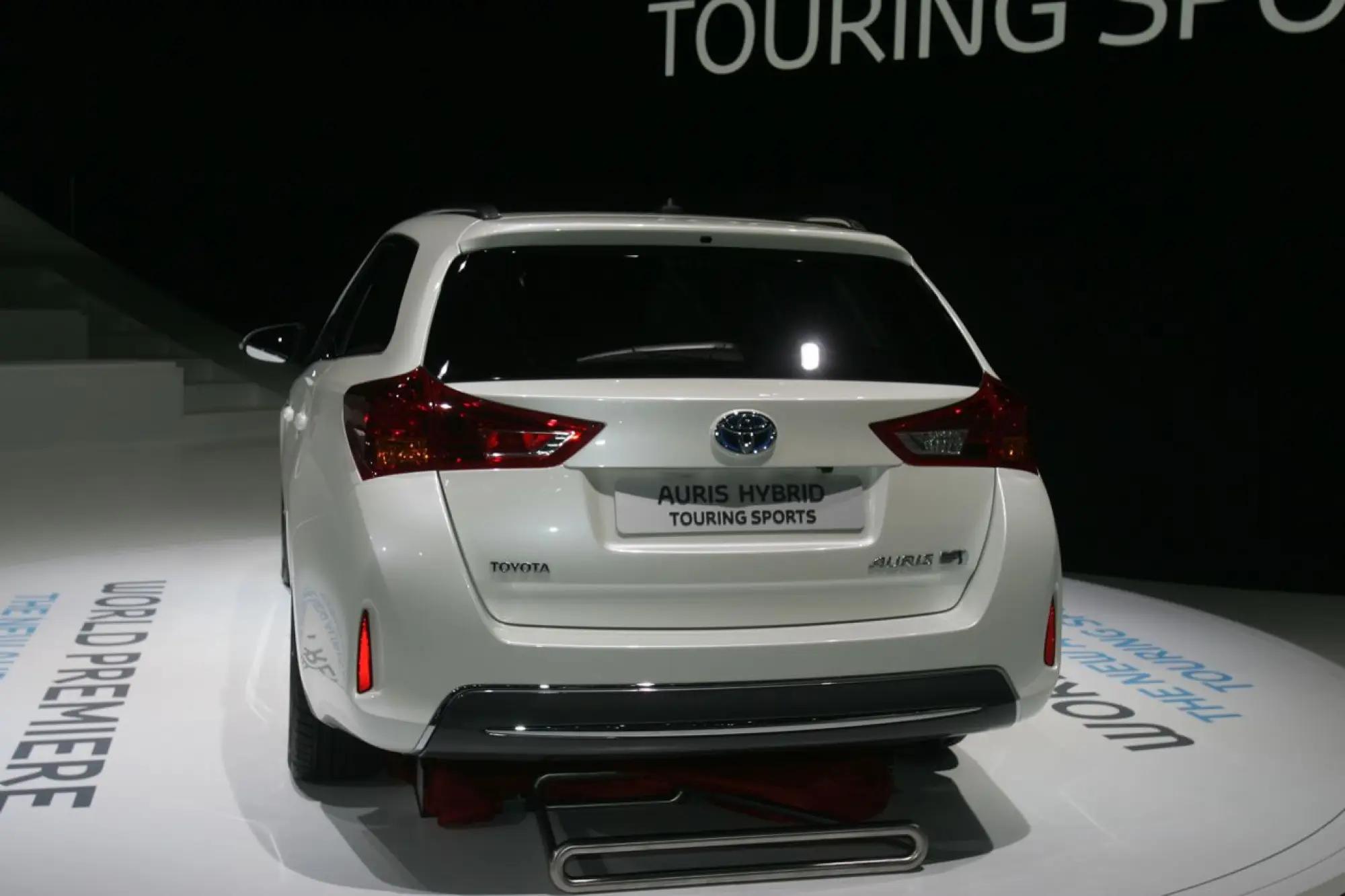 Toyota Auris Hybrid Touring Sports - Salone di Parigi 2012 - 6