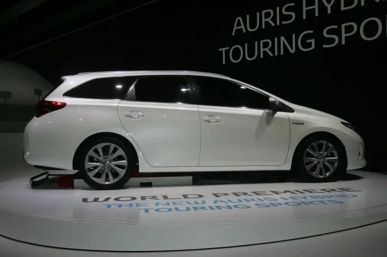 Toyota Auris Hybrid Touring Sports - Salone di Parigi 2012 - 7