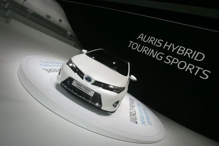 Toyota Auris Hybrid Touring Sports - Salone di Parigi 2012 - 9