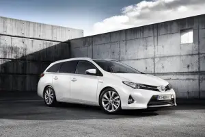 Toyota Auris Touring Sports 2013 - 2