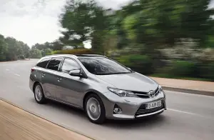 Toyota Auris Touring Sports MY 2013 - 3