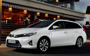 Toyota Auris Touring Sports MY 2013 - 9