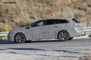 Toyota Avensis 2016 - foto spia (agosto 2014) - 4