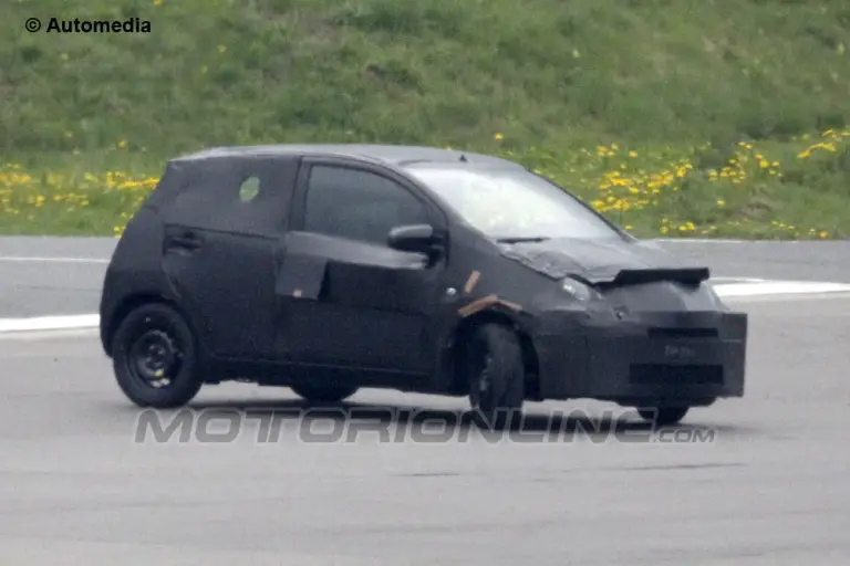 Toyota Aygo MY 2014 - Foto spia 29-05-2013 - 2