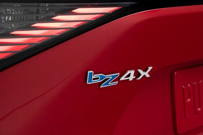 Toyota bZ4X 2023 - Foto ufficiali - 15