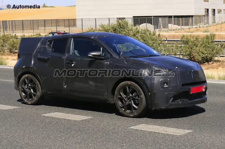 Toyota C-HR - Foto spia 28-08-2015 - 4