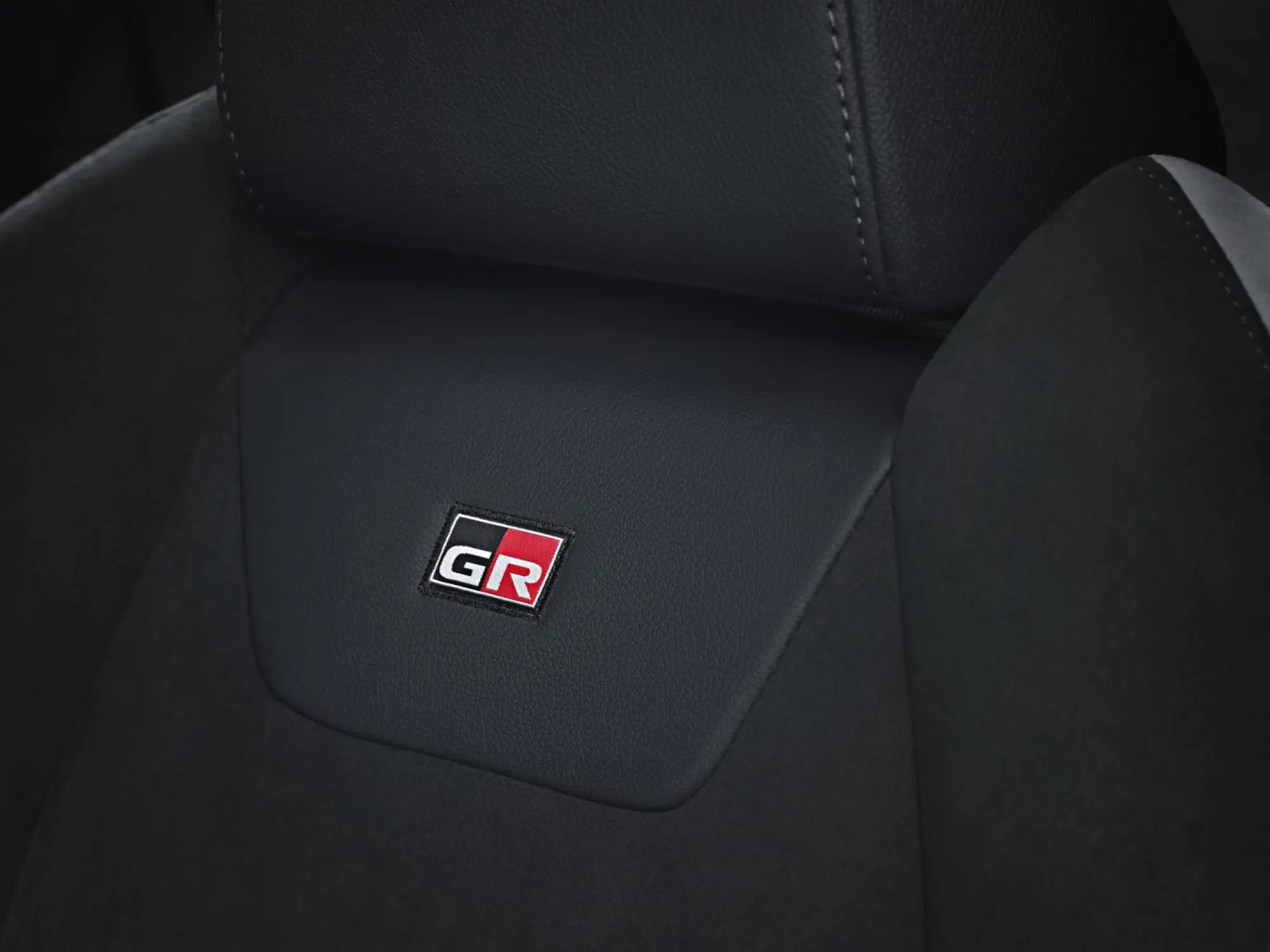 Toyota C-HR GR Sport 2021 - Foto ufficiali - 12