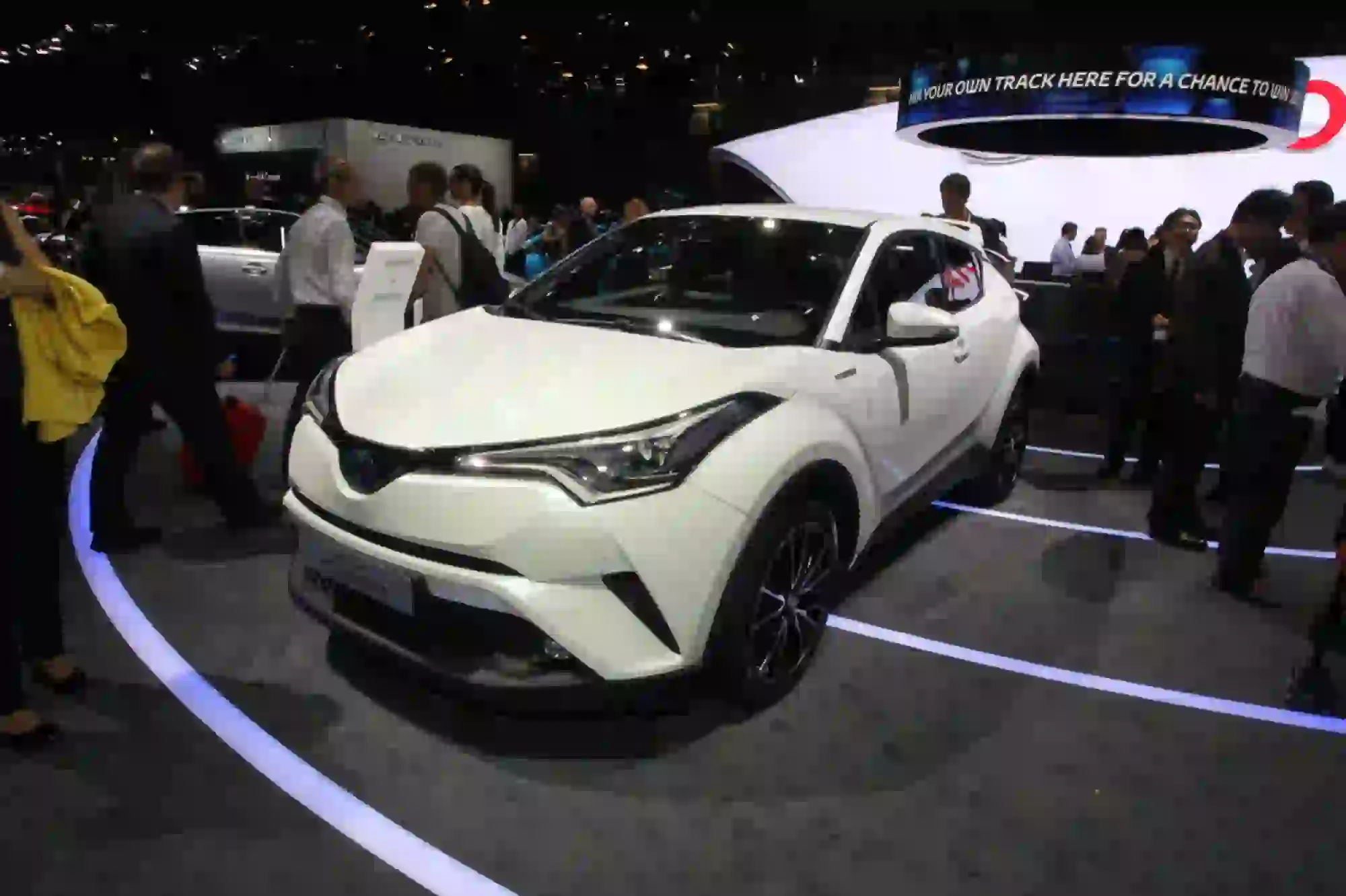 Toyota C-HR - Salone di Parigi 2016 - 1
