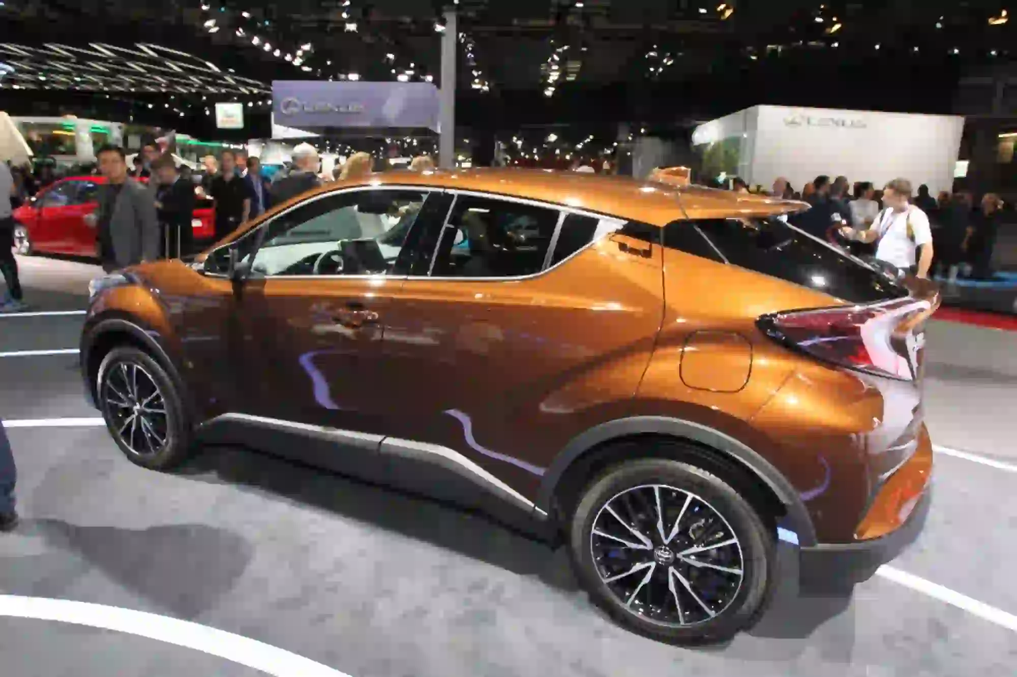 Toyota C-HR - Salone di Parigi 2016 - 10