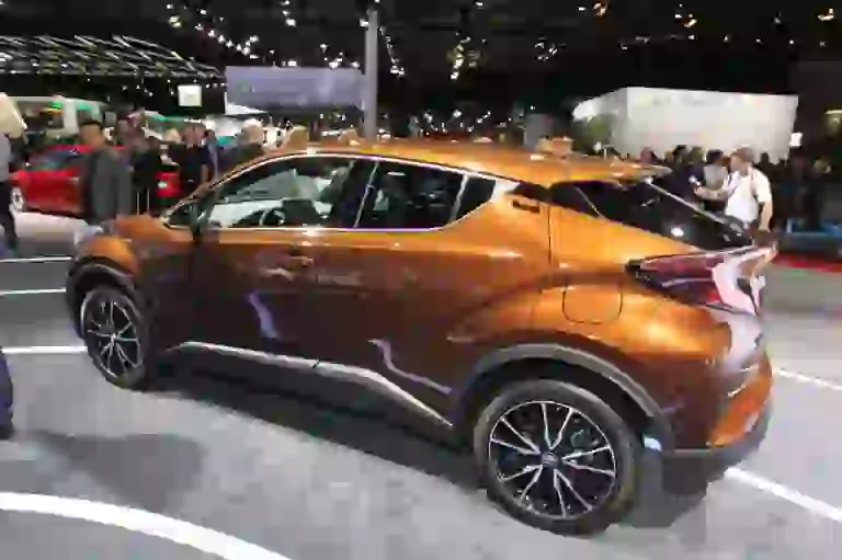 Toyota C-HR - Salone di Parigi 2016 - 10