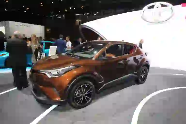 Toyota C-HR - Salone di Parigi 2016 - 11