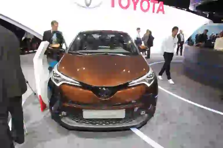 Toyota C-HR - Salone di Parigi 2016 - 12