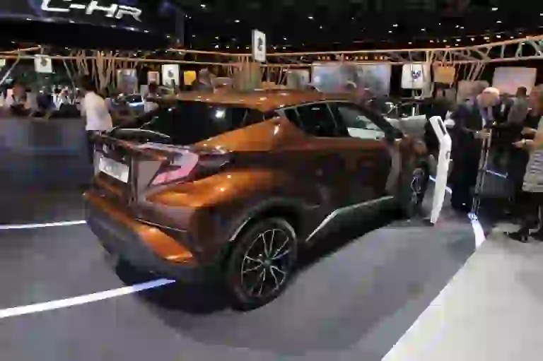 Toyota C-HR - Salone di Parigi 2016 - 13