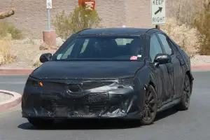 Toyota Camry foto spia 9 settembre 2016