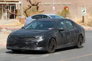 Toyota Camry foto spia 9 settembre 2016