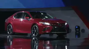 Toyota Camry MY 2018 Salone di Detroit 2017 - 17