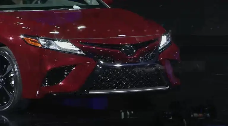 Toyota Camry MY 2018 Salone di Detroit 2017 - 18