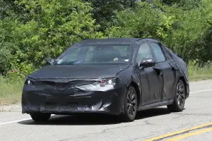 Toyota Camry nuove foto spia 6 luglio 2016