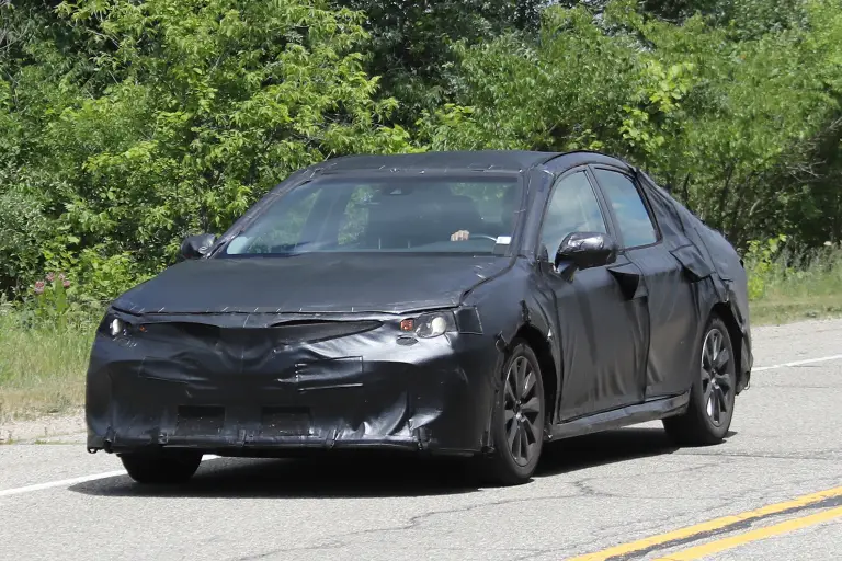 Toyota Camry nuove foto spia 6 luglio 2016 - 3