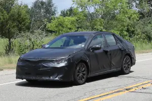 Toyota Camry nuove foto spia 6 luglio 2016