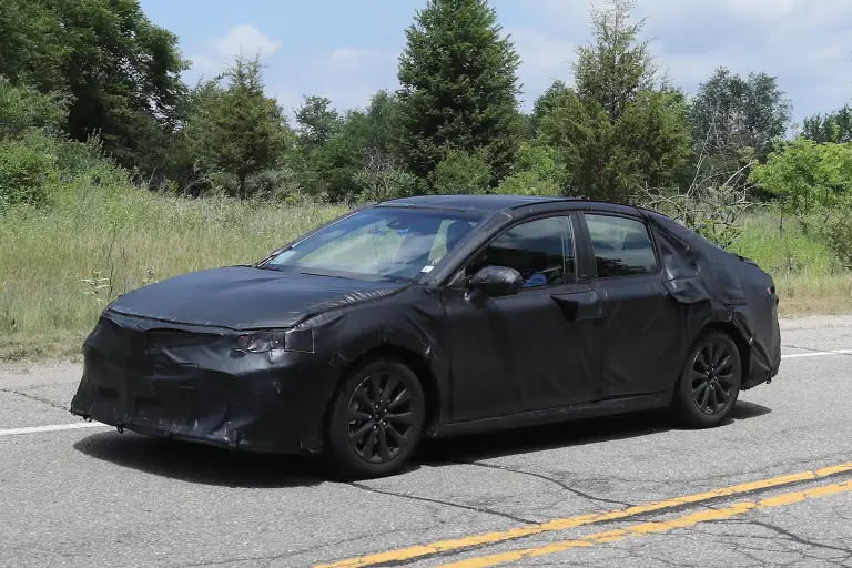 Toyota Camry nuove foto spia 6 luglio 2016 - 6