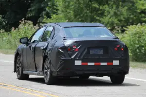 Toyota Camry nuove foto spia 6 luglio 2016 - 13